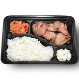 【香ばし牛タンを主役に】満足の牛タン弁当（炙りとろけるチャーシュー丼 竹栄）
