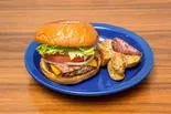 ベーコンチーズバーガー(ポテト付)（手作りハンバーガーのお店 ISLET）
