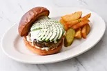 テディアボカドチーズバーガー(フレンチフライ付き)Teddy Avocado Cheese Burger with French Fries（TEDDY BROWN テディブラウン広尾）