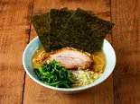 ほうれん草ラーメン(チャーシュー1枚・薬味ネギ・ホウレン草2倍・ノリ3枚)（横浜家系ラーメン 松壱家）