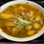 bún cá 揚げた黒たい魚のビープン（ベトナム料理カキフォートルクアン）