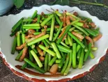 ニンニクの芽と鶏肉炒め(淮香苑)