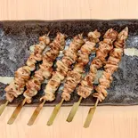 鶏皮串6本セット【塩】(大衆酒場 鳥さむらい 新宿三丁目店)