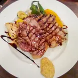 豚肩肉のグリルと野菜のロースト(トラットリア アズーリ 神楽坂店)