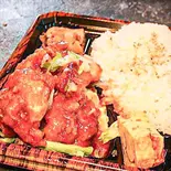 甘いか辛いかハッキリさせろ！【旨辛チキン弁当】（バンバン番長）