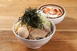 黒カレーポーク肉そば(なぜ蕎麦にラー油を入れるのか。渋谷店)