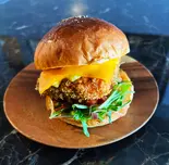 県産マグロバーガー / Local Tuna Burger（nannca Okinawa 神里原本店）