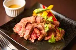 特製ローストビーフ300g（牛ハラミステーキ＆ローストビーフ専門店 luxury bar ＆ cafe milas ミラス渋谷店）
