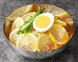 名物！盛岡式自家製檸檬冷麺(キムチ無し)（厳選黒毛和牛の肉丼 日吉店）