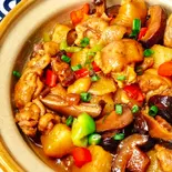 【黄燜鶏米飯】中華チキンカレー★人気作（薬膳しゃぶしゃぶ 小尾羊 銀座店）