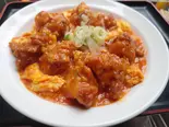 鶏唐揚げチリ玉飯（カミナリ飯店）