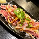 もものたたき 100〜150グラム 1.5人分（炎上炭火焼鶏ひのっこ）