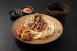 (冷)肉増し黒毛和牛の極太おうどん～とり唐～（黒毛和牛のおうどん 讃岐屋 新宿歌舞伎町店）