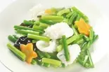 イカとニンニクの芽炒め（黄鶴楼 餃子酒場）