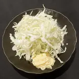 千切りキャベツ(マヨネーズ付き)(唐揚げの付け合わせ)（青山餃子房 船橋店）