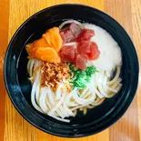山かけマグロ＆サーモンの冷やかけうどん（【New Open】豚汁つけうどん安田 久我山店）