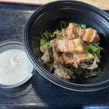 豚角煮とろろ丼(名もなき店)