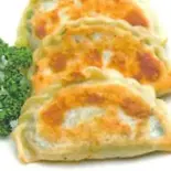 たっぷりニラ包みパイ2个(けいぐん飯店)
