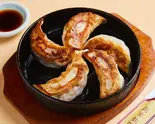 鉄板焼き大餃子（萬来仙閣）
