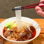 麻辣牛肉とスタンダードトッピング麻辣湯(スープ春雨)（【麻辣湯 春雨ヌードル】TOKYO TANG TANG）