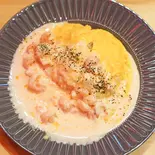 明太子とエビのクリームソースオムライス(Hajiバル)