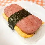 ポークたまごおにぎり（おきなわパーラー はつこい）