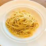 シンプルなペペロンチーノ スパゲッティ(サラダ付き)（Yoruca.洋食 Deli and Cafe）
