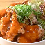 ヤンニョムチキン丼(【サクジュワ唐揚げ丼】CasualBar Allegra)