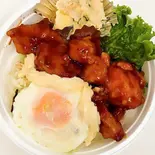 ヤンニョムチキン丼（デリカココニコ）
