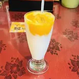 mango lassi マンゴーラッシー（インド・ネパールパパのカレー）