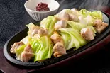 名物旨辛みそ 鶏もも鉄板焼き（旨辛スタミナ鉄板焼き 天神軒 西新店）