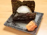 炭火焼秋鮭 Charcoal-Grilled Salmon（手づくりおむすび すがもと）