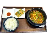 ユッケジャンスープ定食（株式会社野山製靴 心食堂）