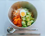 アボカドのせビビン麺 Avocado Bibim Noodles（東京冷麺スタンド 立川店）