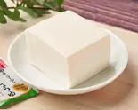 国産大豆を使用した冷奴(減塩醬油付き)Tofu（東京豚汁 出汁と味噌の可能性。本店）