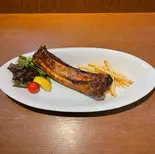 自慢の肉料理 オリジナルBBQ 骨付きバックリブ 2本（我自由家）