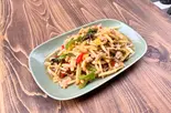 18.筍とポークのタイバジル炒め  PAD NOHMAI（ピンク・エレファント）