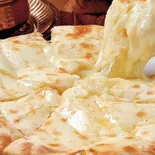 Cheese Naan / チーズナン（インド料理RAJ）