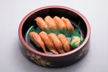 ■人気■ サーモン炙り桶 8貫（産直市場 はこいち 本店）