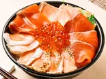 162 サーモン家族丼（魚丼 平尾二丁目店）