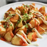 フライドポテト ～ブラバスソース～（スペインバル ラ・ピカーダ・デ・トレス Spain Bar La Picada de tres）