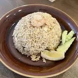 タイ風エビ炒飯（アジアン料理と燻製バルHaHaHa）