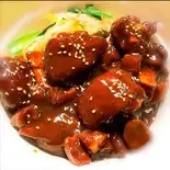 豚足の醬油と糖煮込み丼並盛（中華食府金悦）
