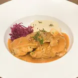 若鶏のヴィネガー煮込み（ビストロ サントロワ）