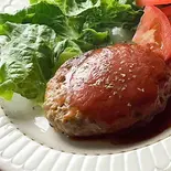惣菜ハンバーグ(トマトソースがけ)（【おにぎりと豚汁】明治屋～南阿佐ヶ谷店～）