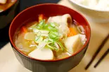 【季節限定！】具たくさん豚汁（【メガ盛り‼】1キロ弁当工房 肉MAX！！ 菊水店）