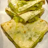 ガーリックナン Garlic Naan（UMAI DINING）