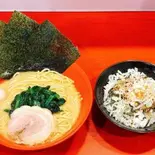 ラーメン+赤家ライス（横浜家系ラーメン赤家田無店）