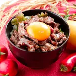 【たまご付】炙りユッケ風・やわらか牛ハラミ丼（ハラミ・ローストビーフ丼 ハラミと米 心斎橋本店）