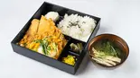 カツ玉弁当(味噌汁付)(小雀弥 -こがらや- 天満店)